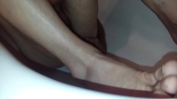 Squeeze 750Ml Bottle Of My Own Part Piss In My Ass Enema In Tub, Before I See My Bf free video
