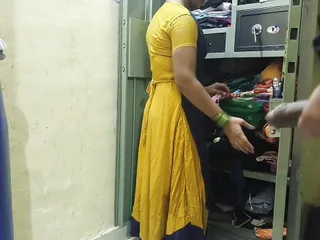 Kam Karne Wali Nukarini Ko Malik Ne Pela free video